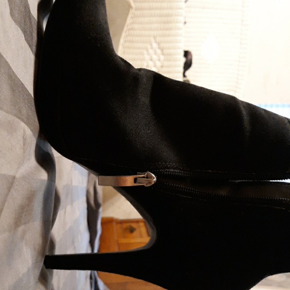 Suede black boots
